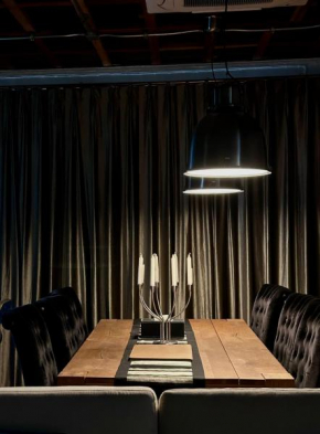 Brown Brick Thonglor - Red Burgundy Room